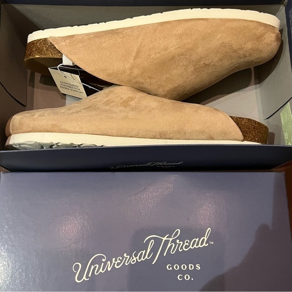 LADIES tan bev flats - Picture 5 of 5